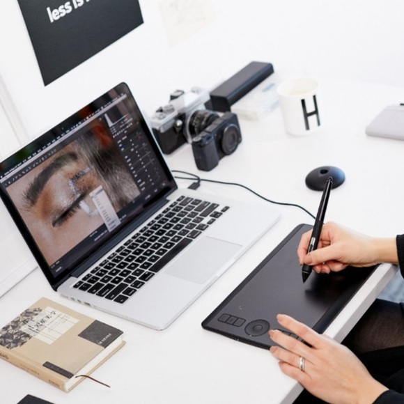 Wacom Intuos Pro Digital Graphic Tablet for Mac or PC, Small (PTH451 - Picture 3 of 3